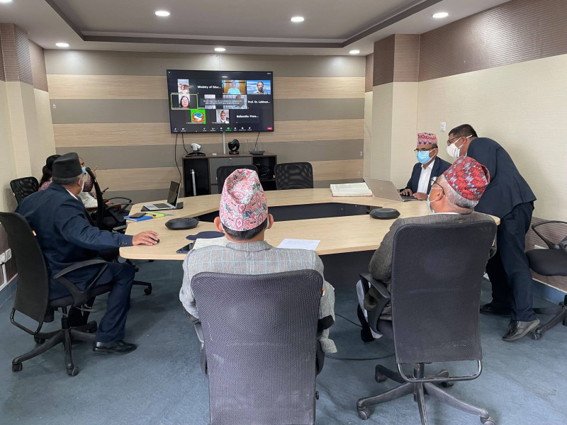 चुच्चे नक्सा नभएका पाठ्यपुस्तक जफत गरी बेच्नेलाई कारबाही गर्न निर्देशन